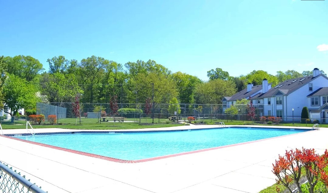 SteepleChase Pool - 321 Steeplechase Ct