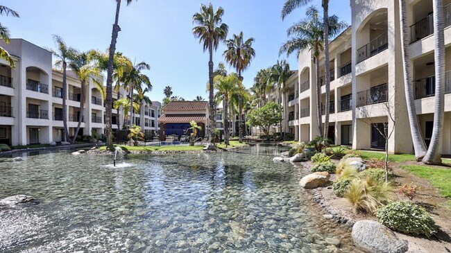 Building Photo - Los Caballeros #526