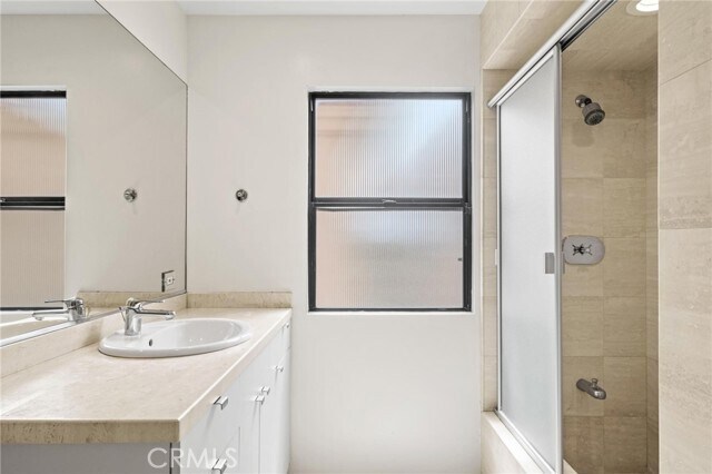 Building Photo - 646 6th St