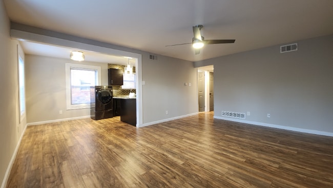 Building Photo - 411 S Geyer Rd