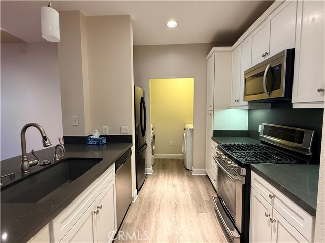 Building Photo - 1162 Scholarship