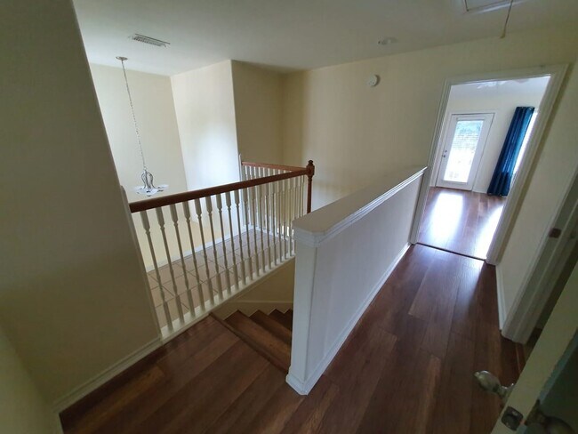 Building Photo - 16020 Fountainview Dr