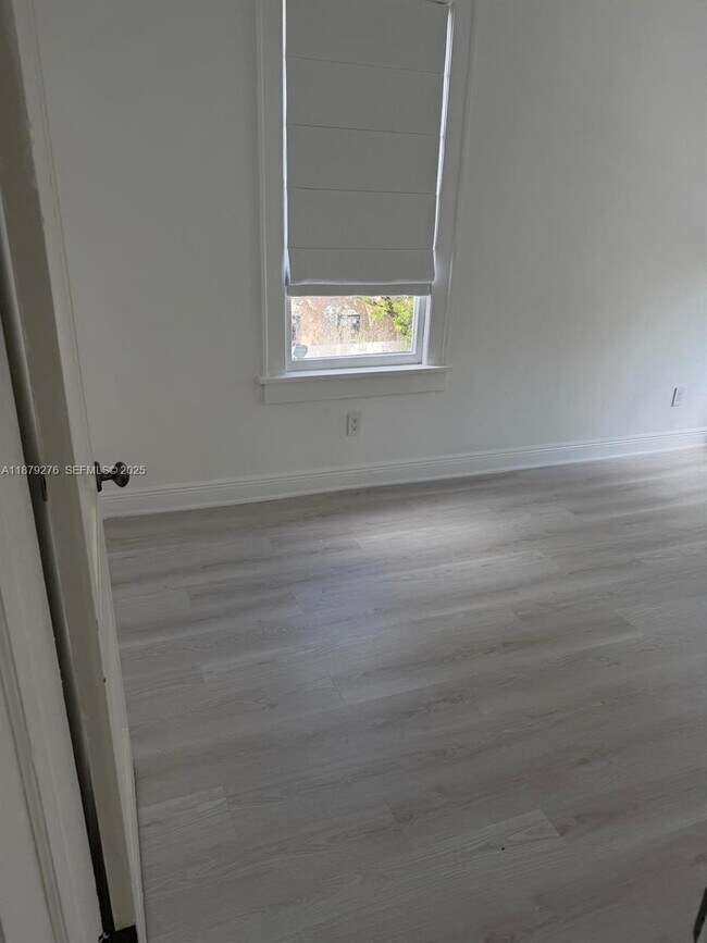 Building Photo - 177 NE 44th St