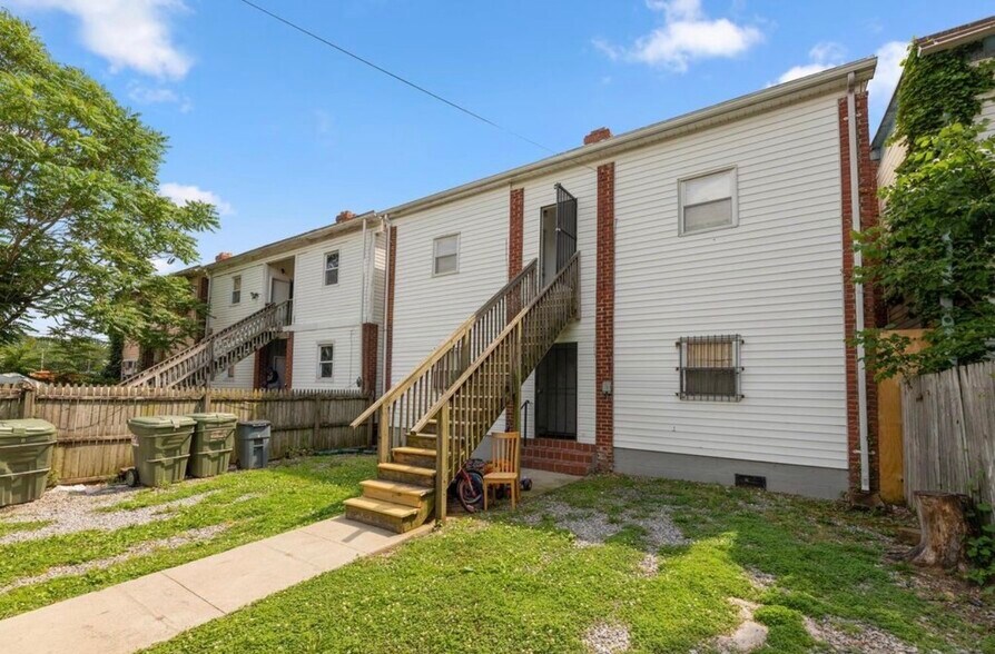 Building Photo - 566 Newcomb St SE