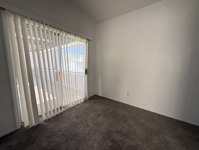 Building Photo - 3 bed 2 bath home with a large yard. BHCRE...