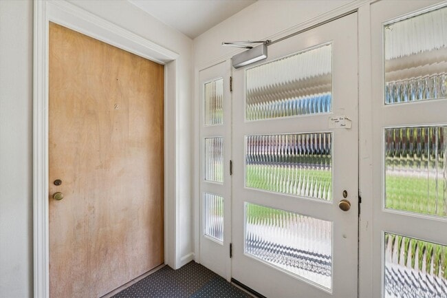 Building Photo - 2127 Collinway St