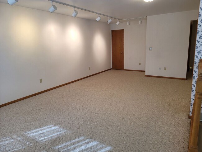 Building Photo - 1831 Rapids St