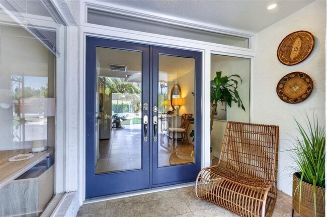 Building Photo - 567 Bird Key Dr