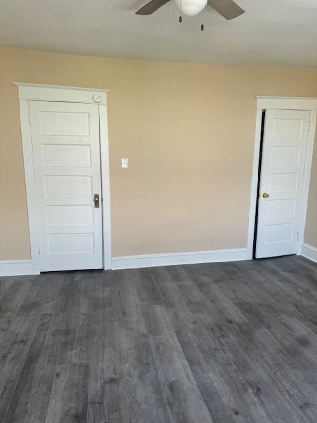 Building Photo - Front Porch Row - Oak Lane (SECTION 8 VOUR...