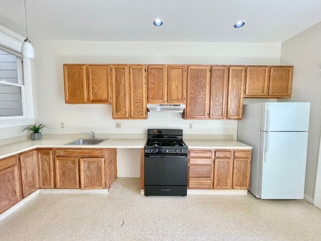 Building Photo - 927-929 Lincoln Way