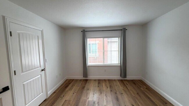 Building Photo - Concord Beautiful 3 bedroom 3 bathroom fully updated townhome, gated community!