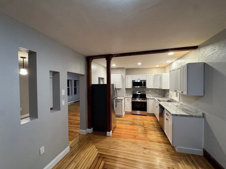 Building Photo - 70 Edwards St