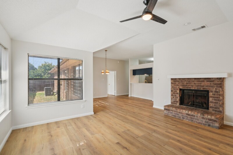 Building Photo - 558 Lee Dr
