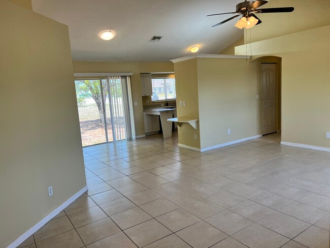 Building Photo - 1602 SW 16th Ct