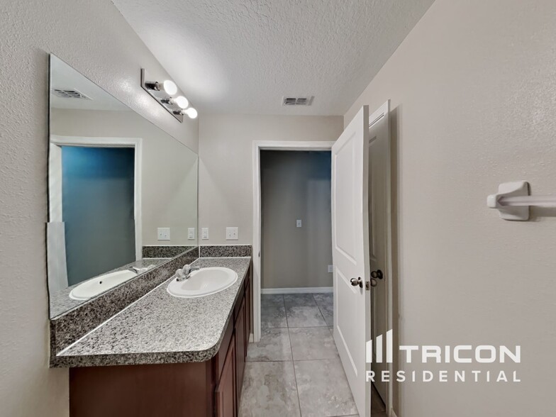 Building Photo - 11046 Standing Stone Dr