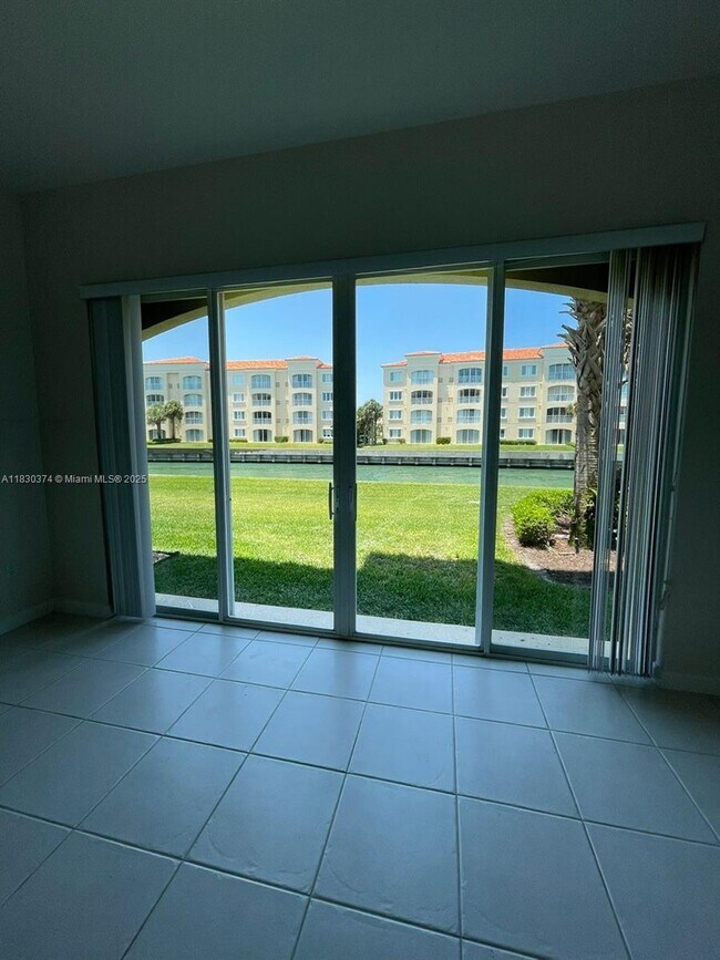 Building Photo - 19 Harbour Isle Dr W