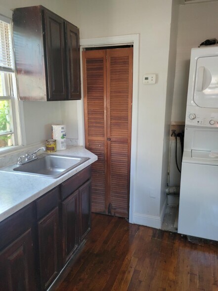 Building Photo - 3602 Rose Dr