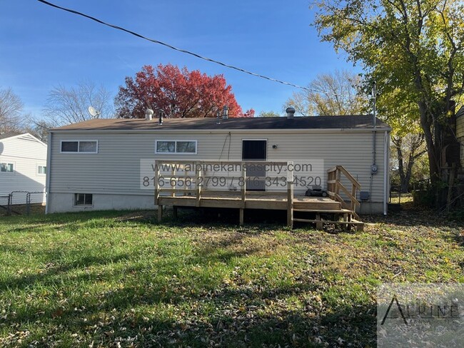 Building Photo - 4 Bedroom Home in South KC