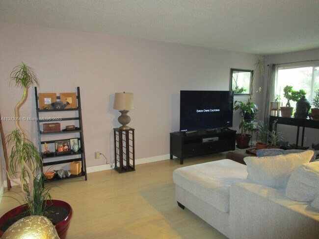 Building Photo - 3061 NE 49th St