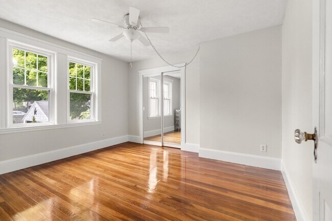 Building Photo - 40 Albion St