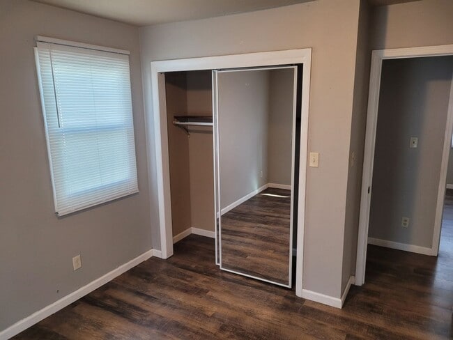 Building Photo - Beautiful 3br Home Near Park!