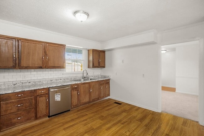 Building Photo - 5100 Colemont Dr