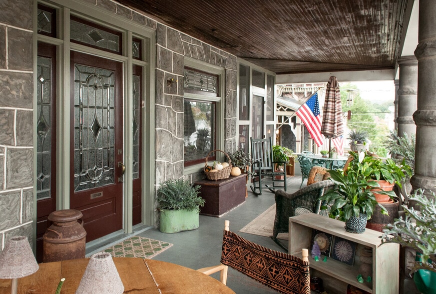 10' x 32' porch - 126 S Church St