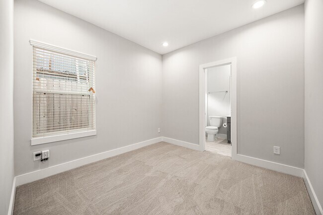 Building Photo - 622 Janisch Rd