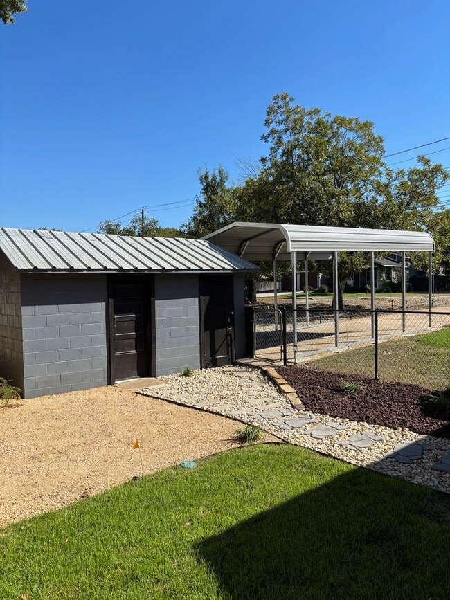 Building Photo - 3 Bedroom 1 Bathroom Downtown Georgetown Home