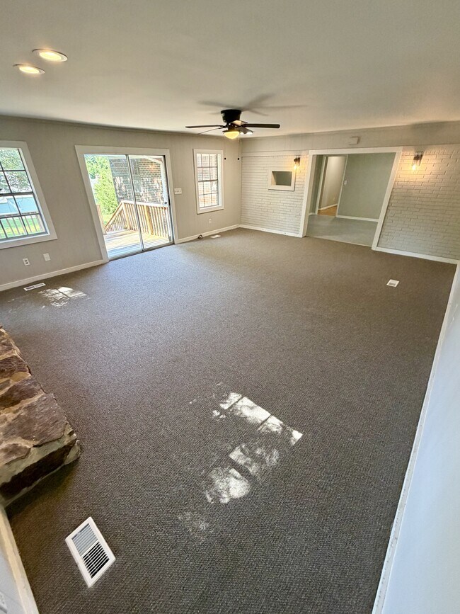 Building Photo - 3152 Old Columbiana Rd
