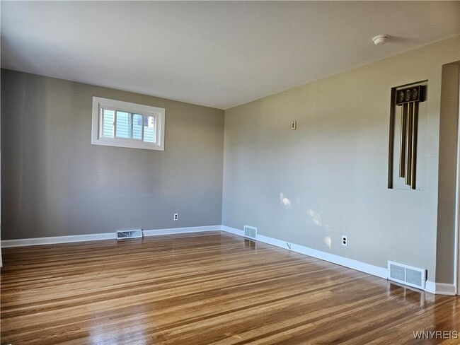 Building Photo - 1292 Cleveland Dr