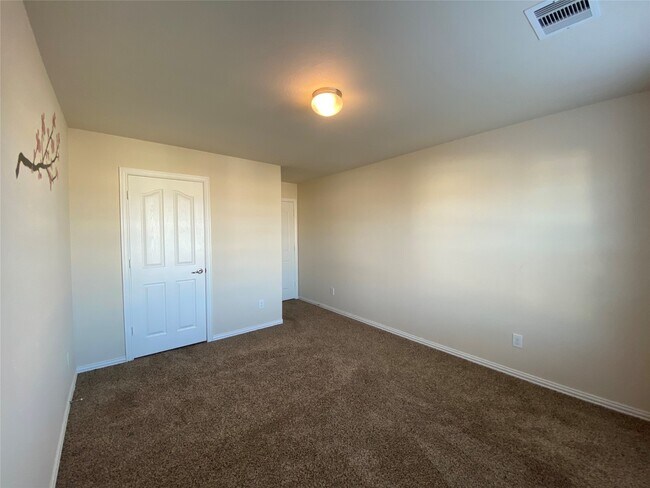 Building Photo - 24615 Forest Canopy Dr