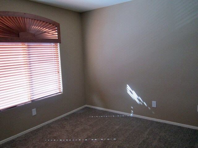 Building Photo - SPACIOUS 5BED + LOFT, 3 BATH LOCATED NEAR ...