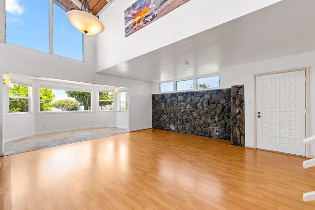 Building Photo - Single Family Home with views of Pearl Har...