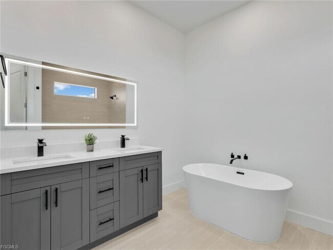 Building Photo - 1828 NW 21st Pl