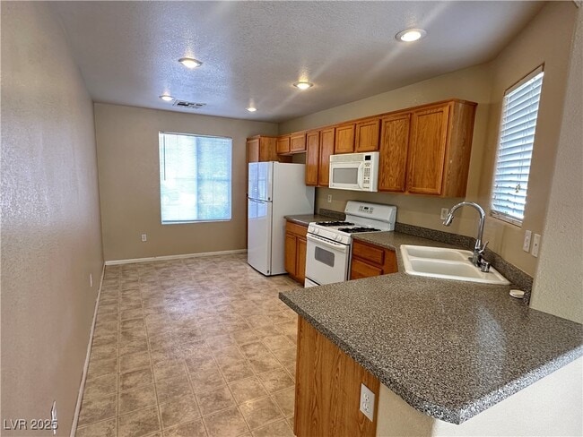 Building Photo - 8046 S Wards Ferry St