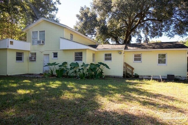 Building Photo - 5 Edgewood Cir