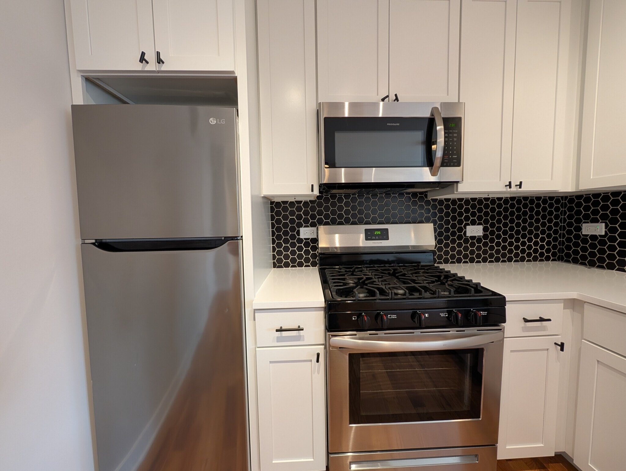 Building Photo - 648 W Wrightwood Ave