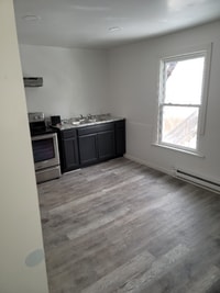 Building Photo - 129 Willow St