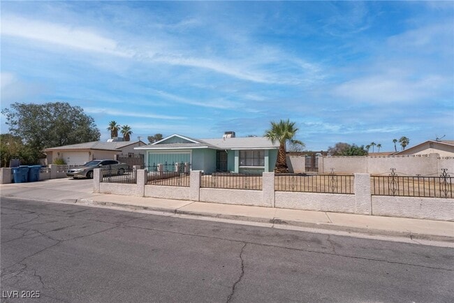 Building Photo - 2206 Sunnyslope Ave
