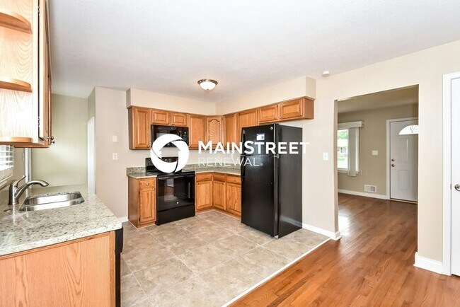 Building Photo - 3 Bedroom Pet-Friendly Home in Hillview, KY with Main Street Renewal