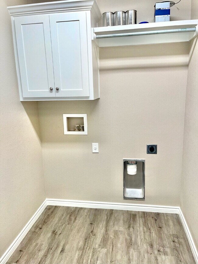Building Photo - Beautiful 3-Bed Oasis with Granite Touches in Lubbock – 1650 Sq. Ft. of Comfort!
