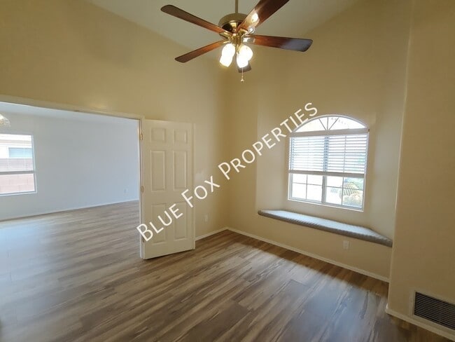 Building Photo - 710 W Calle Alta Loma