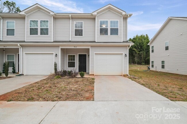 Building Photo - 916 S Battleground Ave