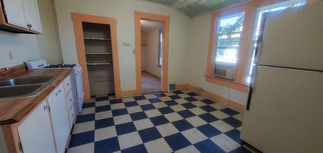 Building Photo - 1310 Grant St