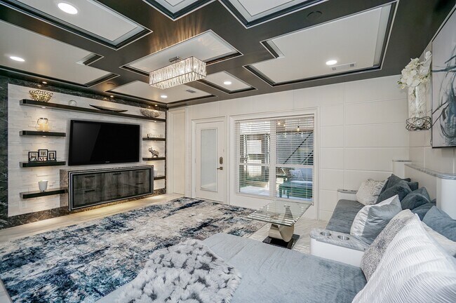 Building Photo - 5711 Sugar Hill Dr