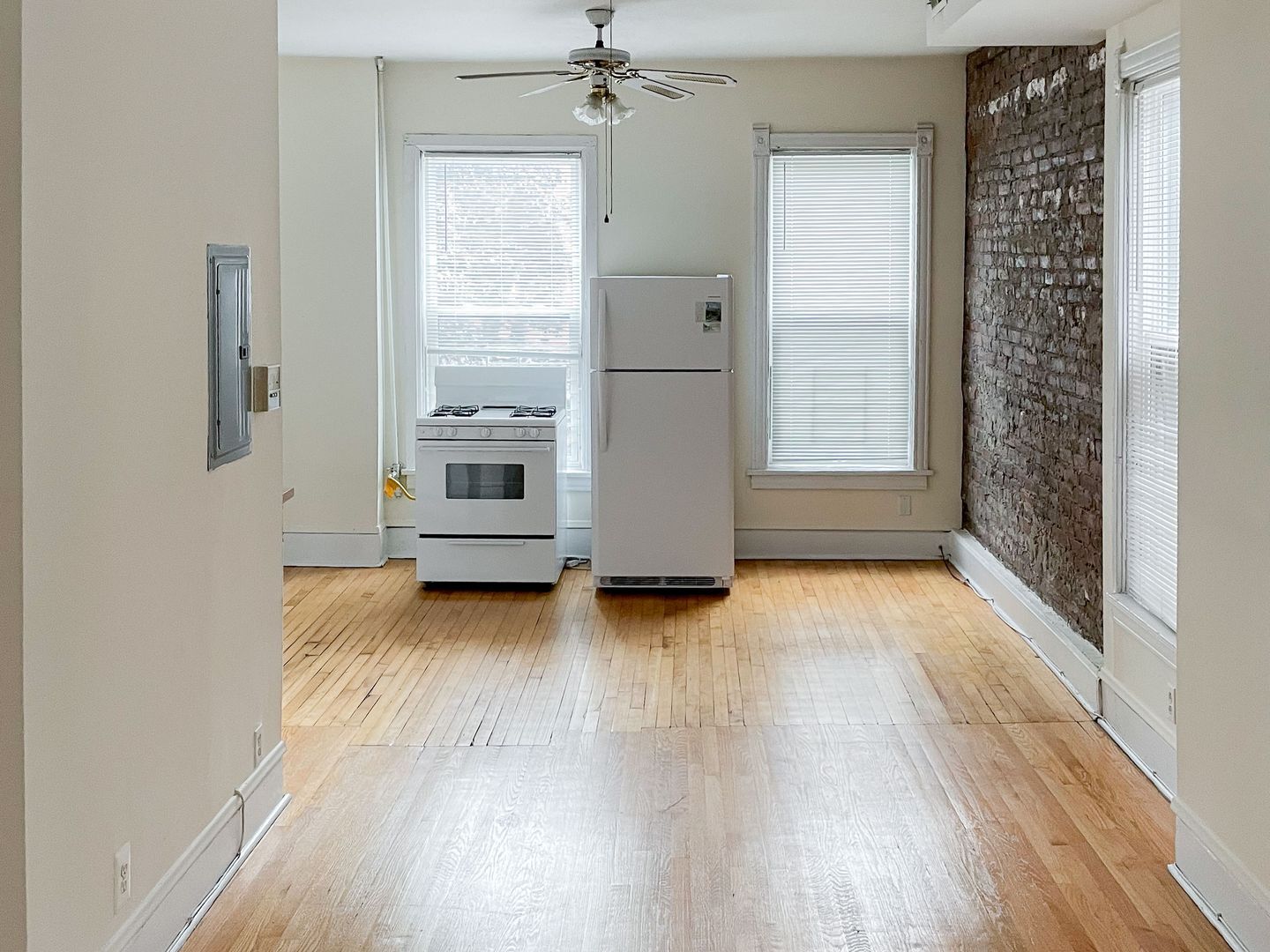 Building Photo - 1214 W Wrightwood Ave