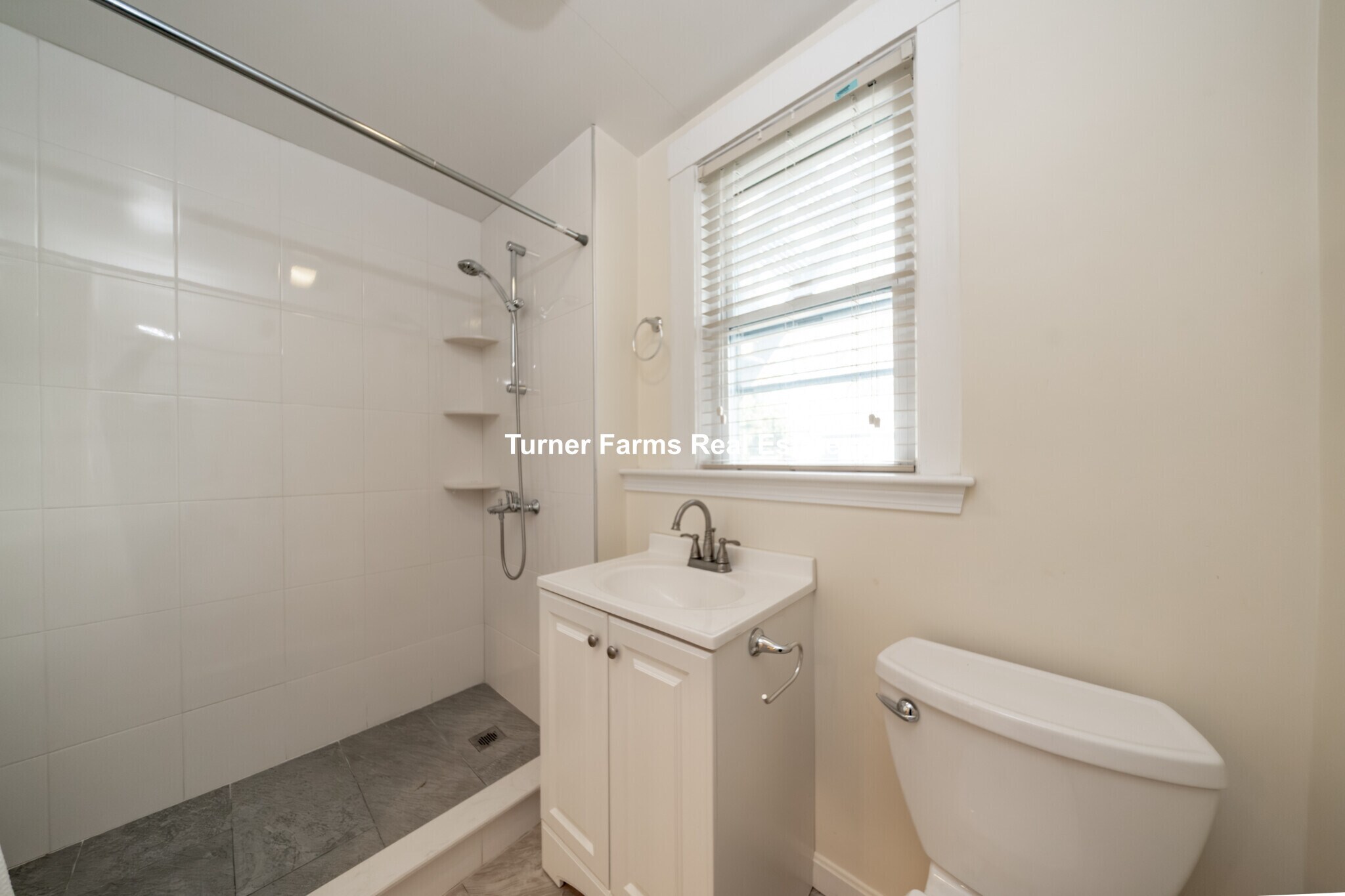 Building Photo - 124 Forest St