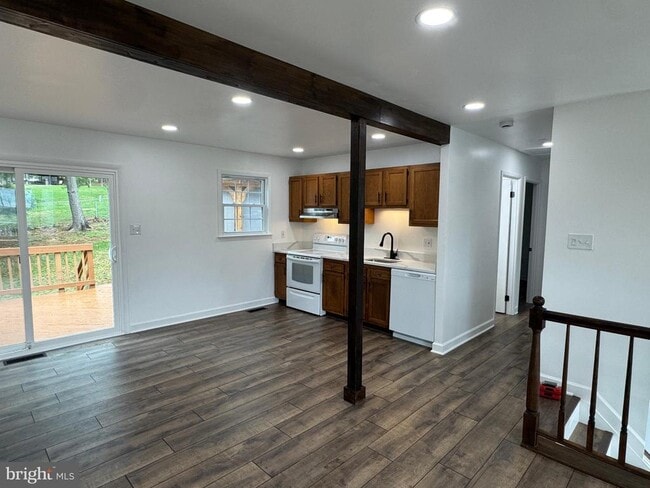 Building Photo - 267 Longford Ct