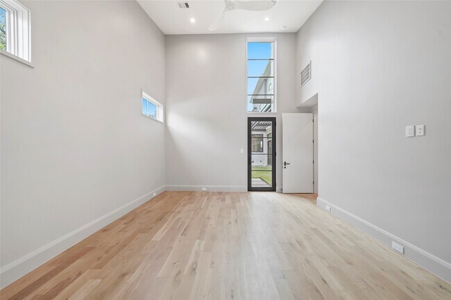 Building Photo - 603 E 26th St